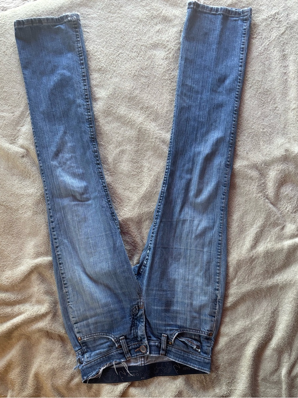 Wrangler Women’s QBaby Riding Jeans in Tuff Buck - Picture 4 of 7